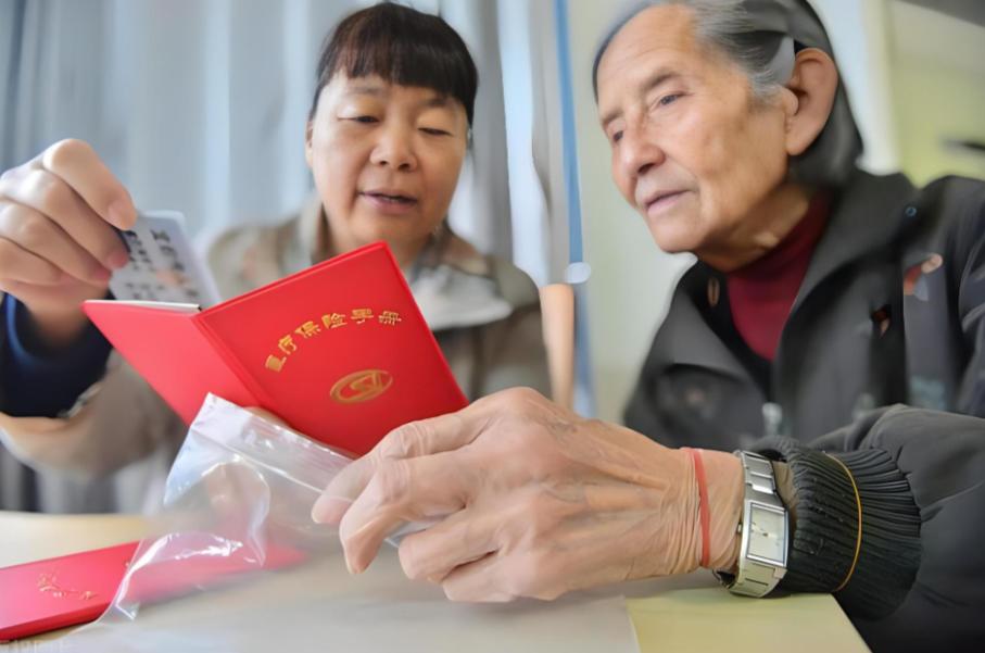 别再乱猜了！2026年养老金迟迟不官宣，根本不是不涨，而是全国要迎来一轮全新的