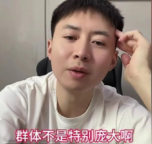 方博笑死人了！网友问方博:你和王楚钦打，谁会赢？方博说:55开！以后你们别
