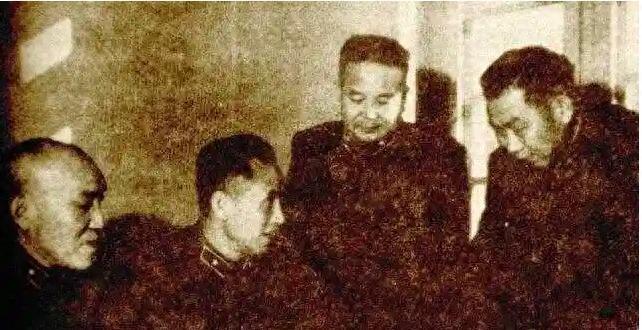 他名义上是大军区政委却做副职实际工作，后来任兵团主官，必须亲自到任吗？1977