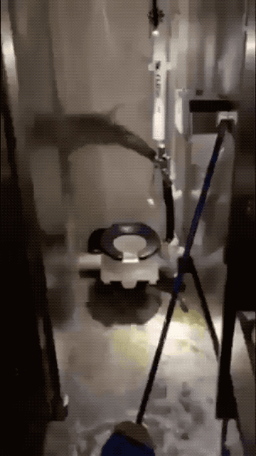 美军福特号航母“粪水”喷泉视频曝光：是下水道设计失误，还是人为破坏！已经部署到伊