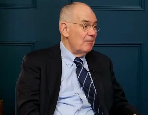 特朗普居然觉得中国离不开美国，没有美国市场，中国会立刻崩溃。美国学者米尔斯.