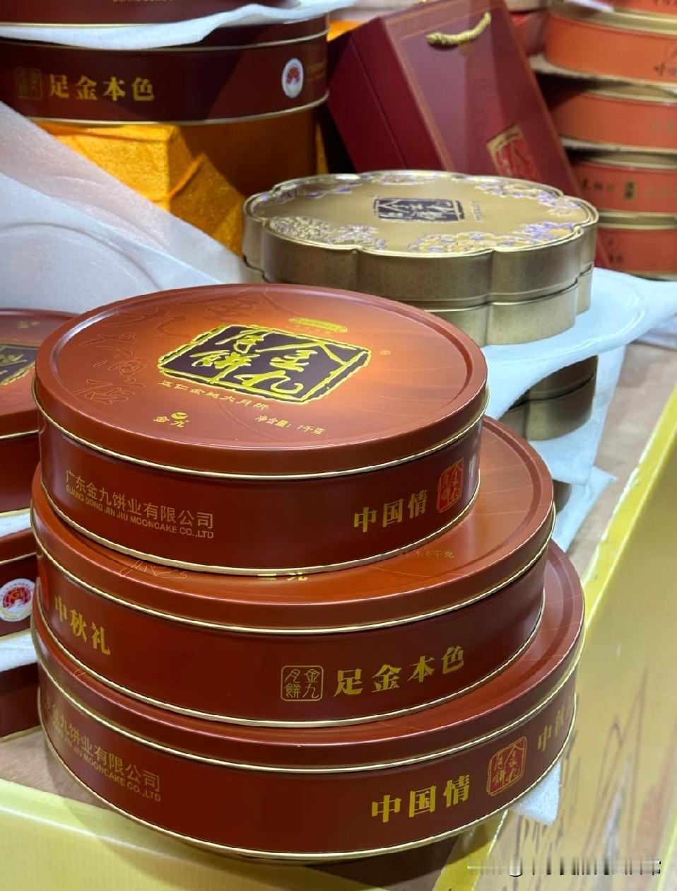 金九饼堆成山却无人问津！往年抢破头的金九月饼，今年堆成小山亏本清仓都没人要