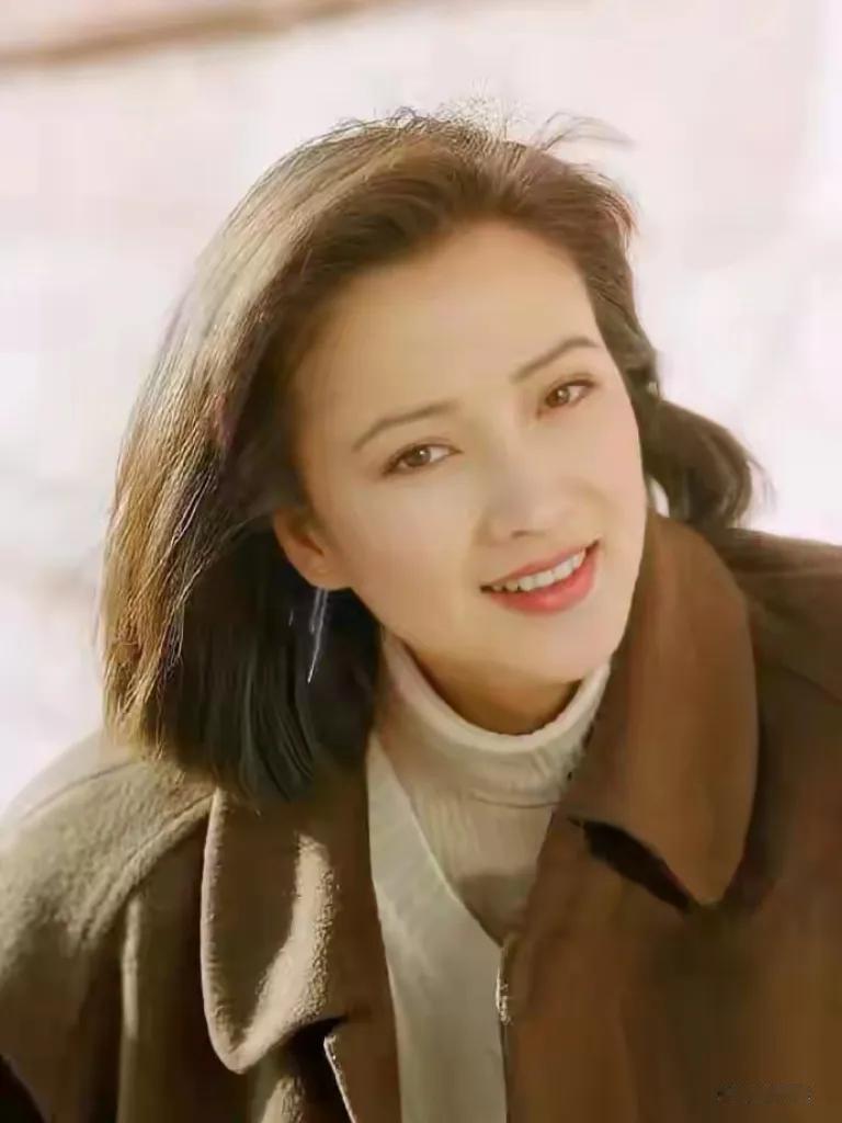 何晴老家房子被曝出租，那座充满田园气息的小院，仿佛藏着岁月的故事。想象中，它有着