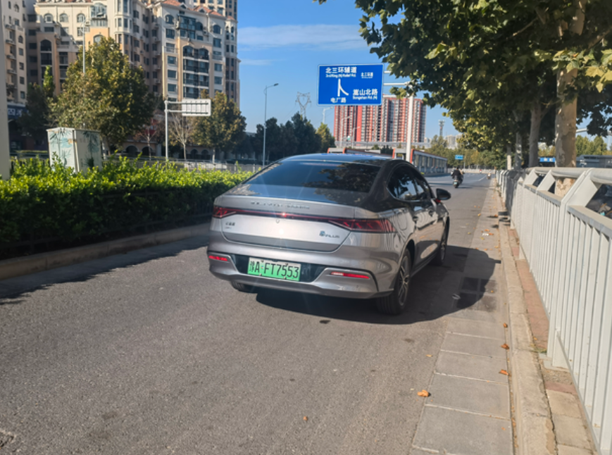 秦plusDmi120领先提车半个月，第五天方向盘有异响，人家都说了买车送小