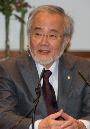 日本生物学家大隅良典发现，人一旦挨饿，身体就会把坏掉的细胞都"吃掉"，自己给自