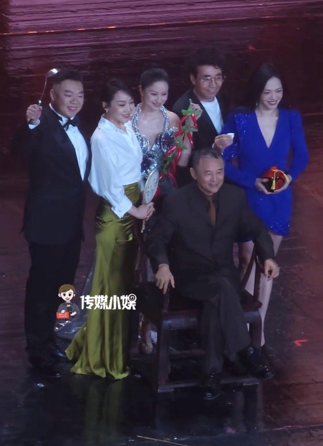 武林外传20周年了你还好吗微博视界大会破防瞬间！闫妮姚晨等主创同框，一出场眼眶