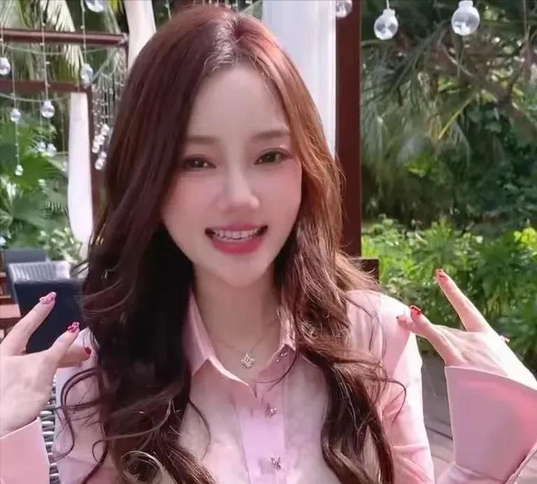 李小璐出轨，确实不认可，贾乃亮表演型人格，爱只表现给别人看，让别人觉得他很深情，