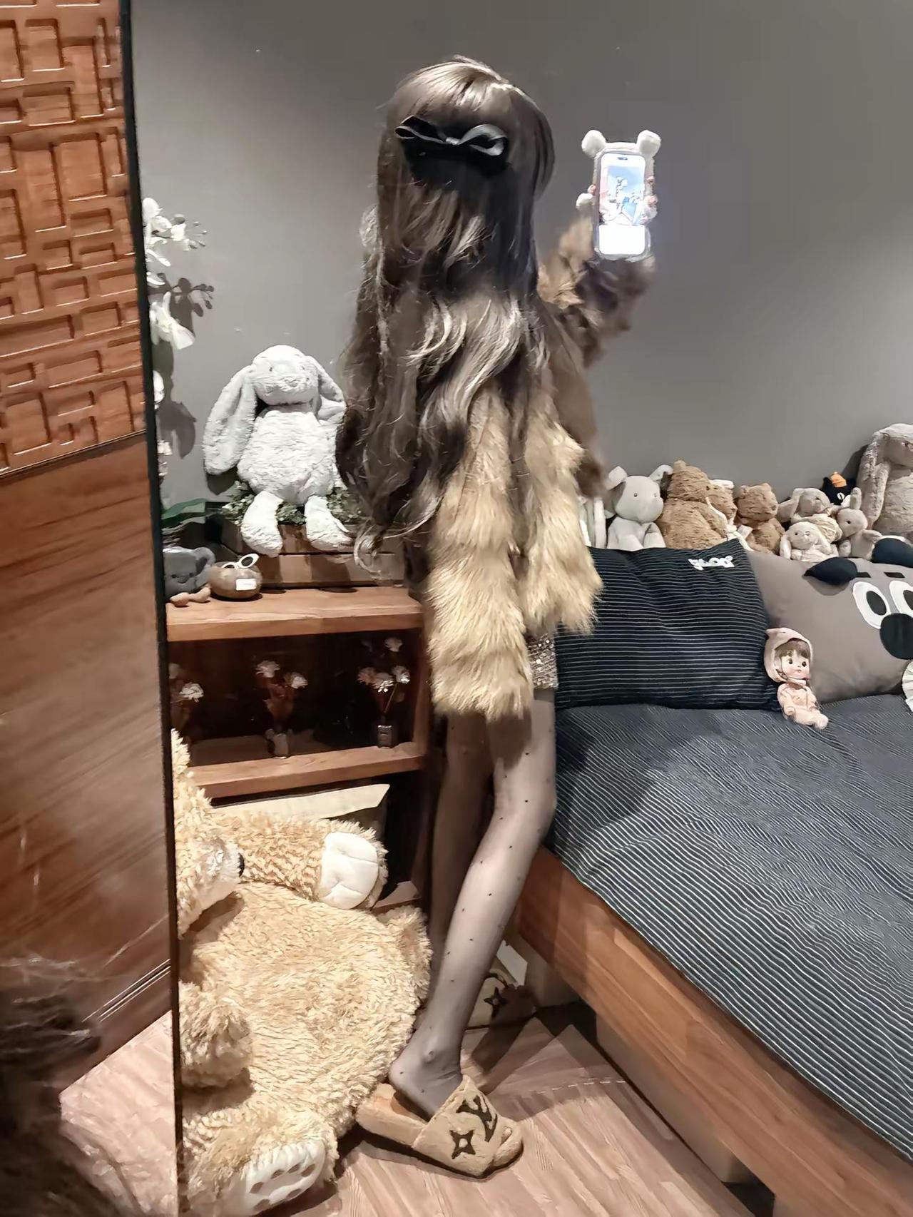 “见一面都很难的人，居然还在幻想着有以后。”