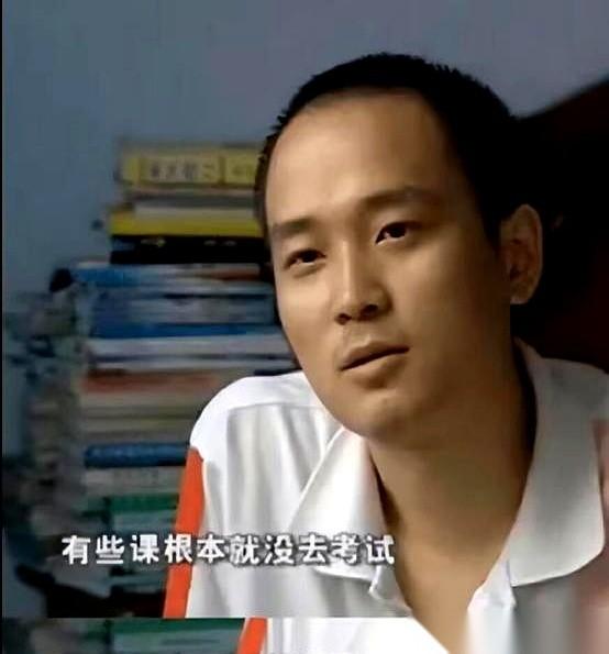 考上北大，被开除。又考上清华，再次被开除。你没看错，这不是段子，是真事儿。一