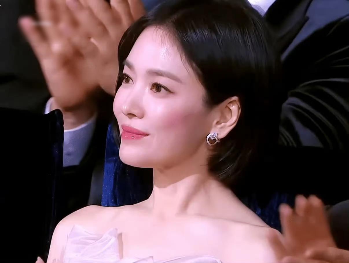 宋慧乔青龙奖0票!有没有姐妹跟我一样，刷到青龙奖这事儿一脸问号？咱就是说，这届