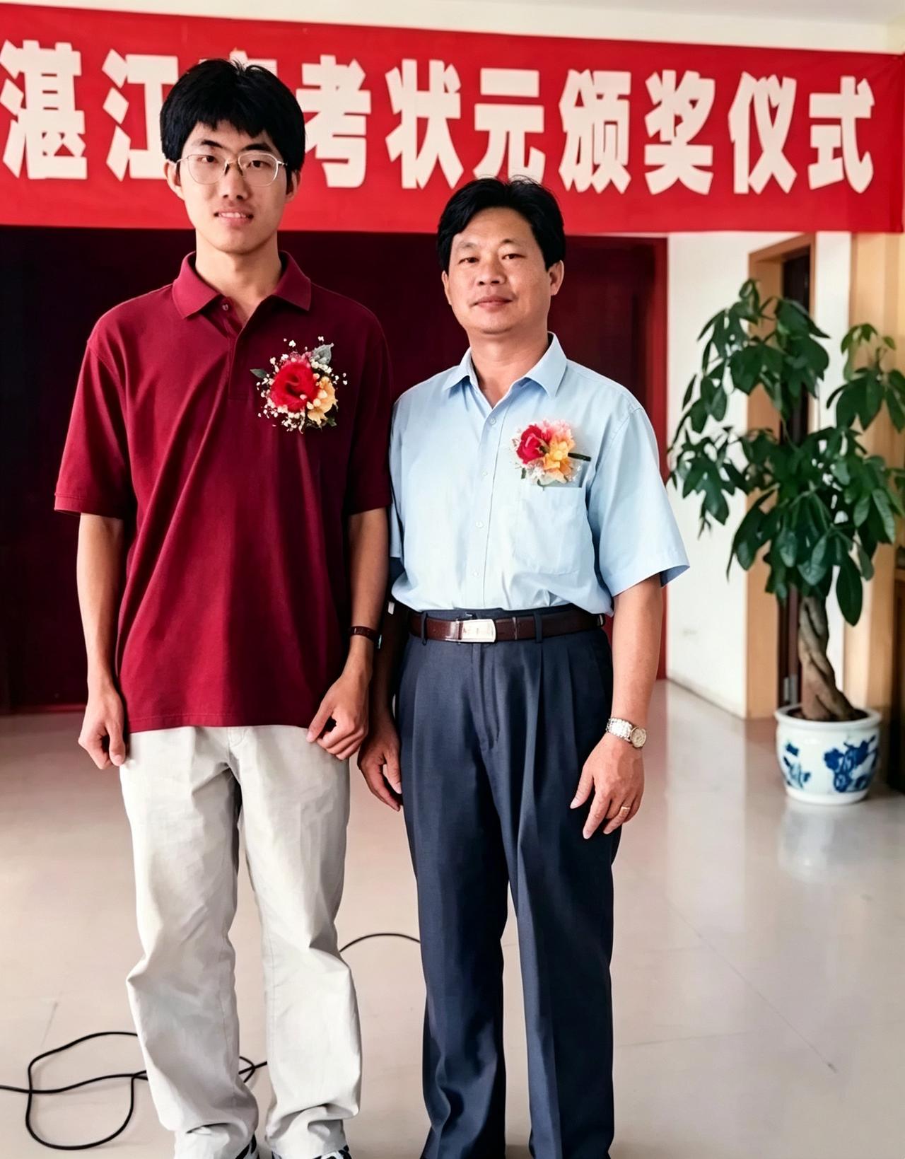 二零二四年岁末，一款叫DeepSeek的大模型震动了硅谷。几乎没人留意，二十多年