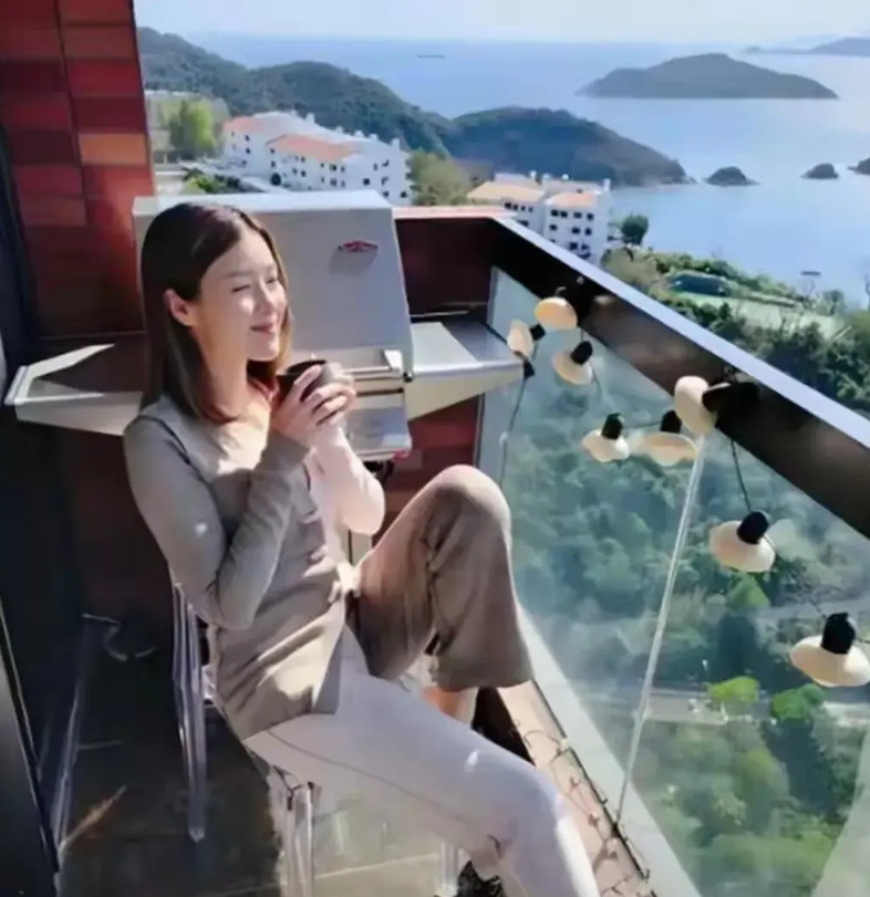 香港的豪宅管理费真的好奇怪哦，港媒竟然说陈豪的豪宅，一个月需要6万港币的管理费