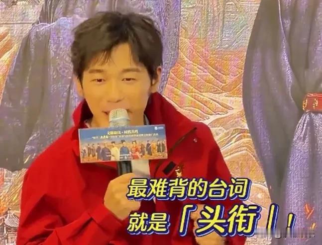 白宇最近聊起拍《太平年》最头疼的事，不是打仗戏，也不是感情戏，居然是背头衔！