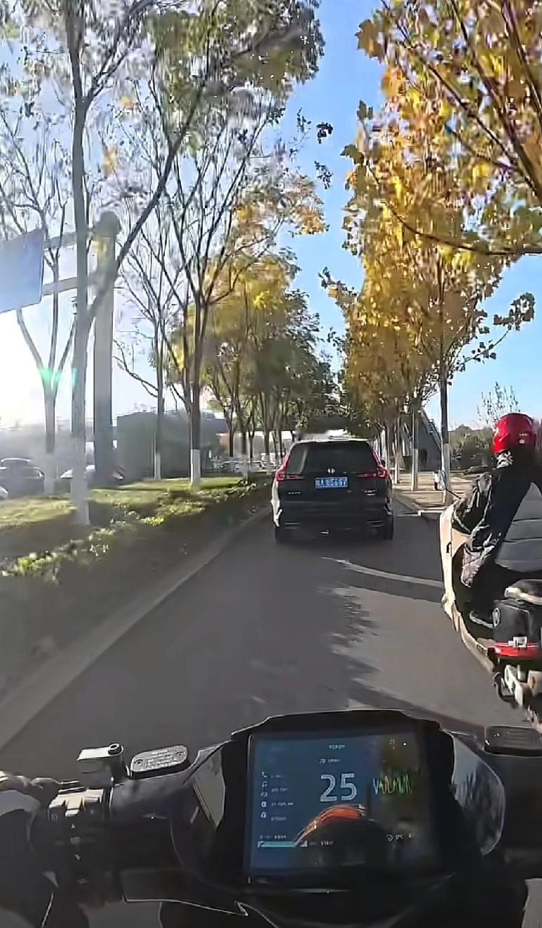 合肥骑行电动车朋友的天塌了本来平时通勤时间就长，现在就连自己的电动车也限速了