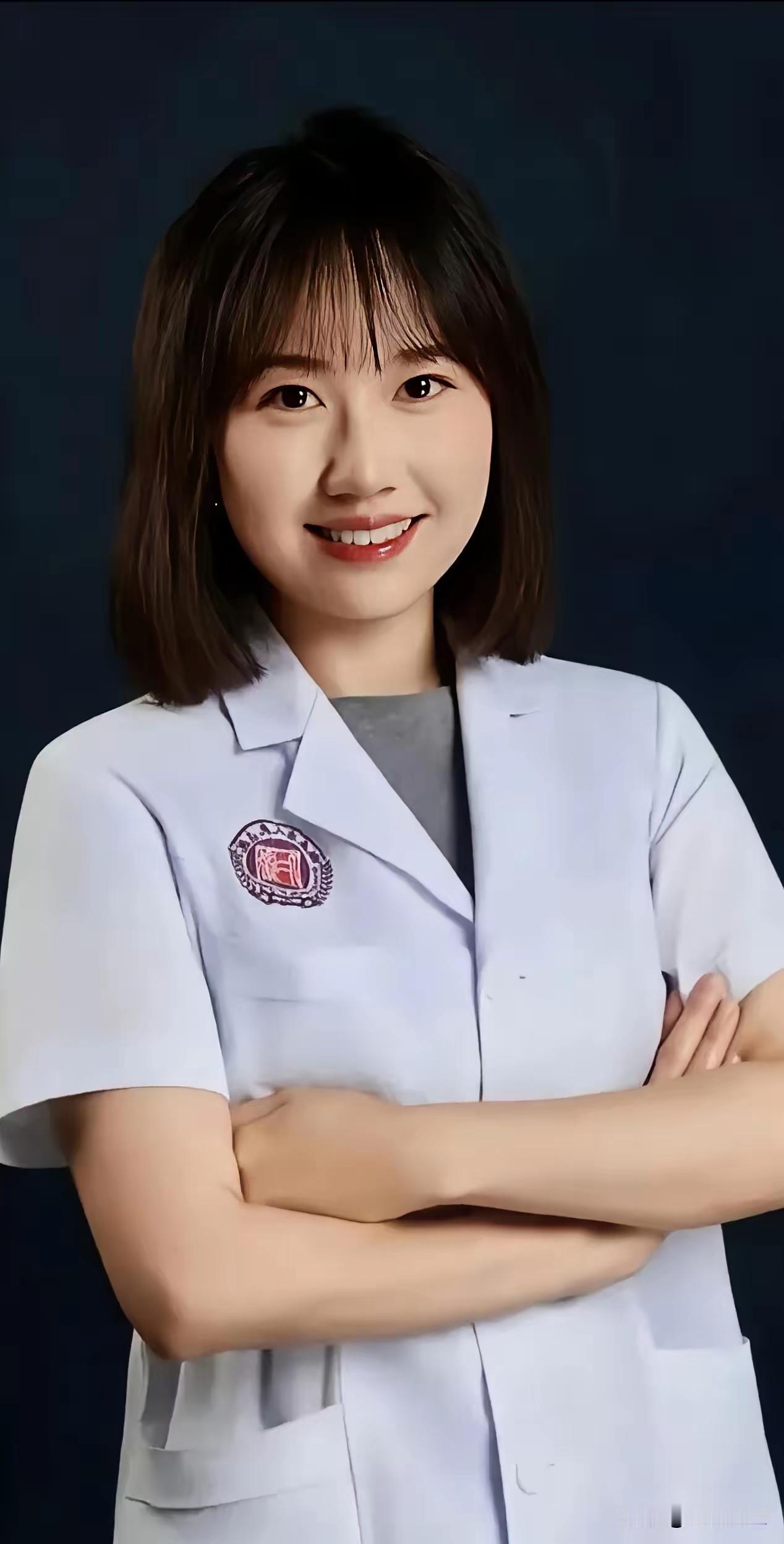 说实话，看到曾医生的事，我心里挺不是滋味的。人长得漂亮，大长腿、皮肤白、眼睛会说