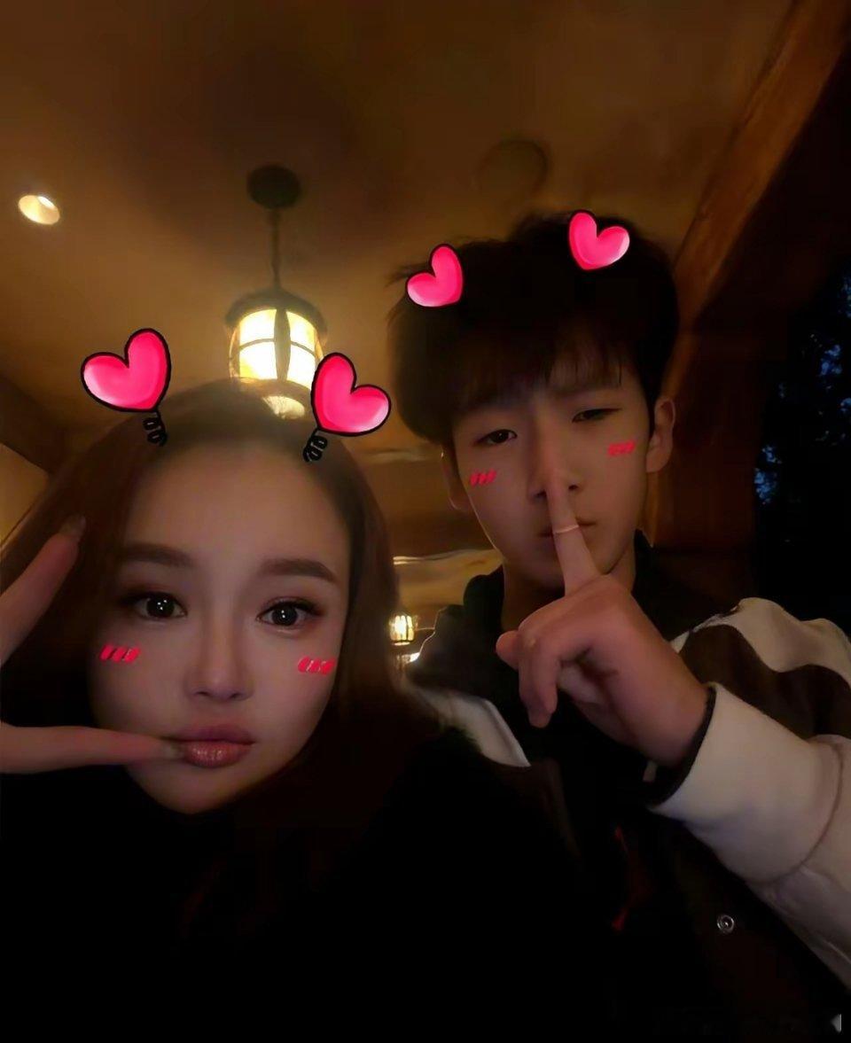 冉莹颖给儿子打了整整一年生长激素。他儿子11岁才1米36，被同学指着鼻子骂“矮冬