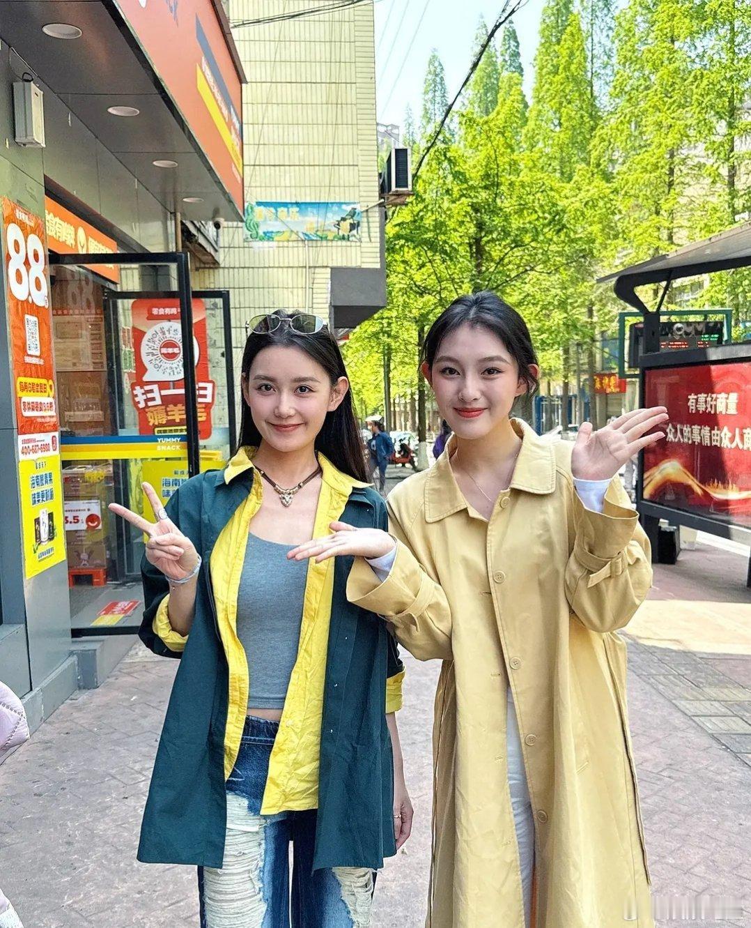 这两张图算蒋依依状态非常好的时候了以前剧里状态真的很糟糕说她沧海遗珠的感觉没