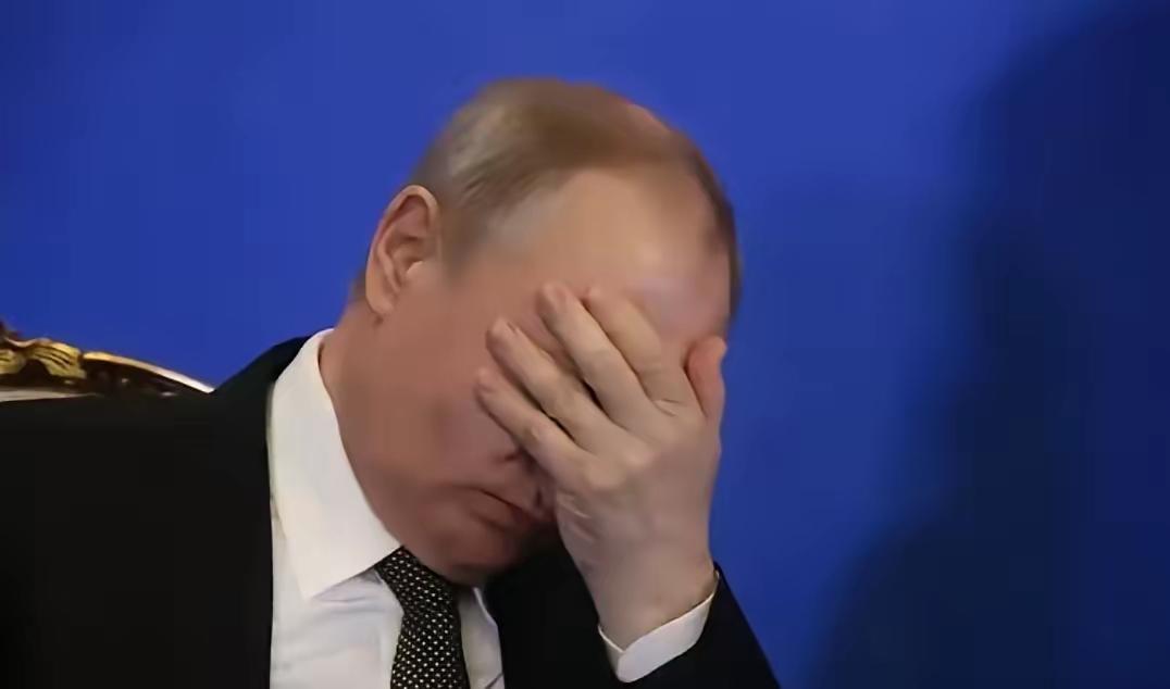 当红军城郊外的T-90坦克残骸还在冒着青烟，乌军第47旅的无人机操作员正用热成像