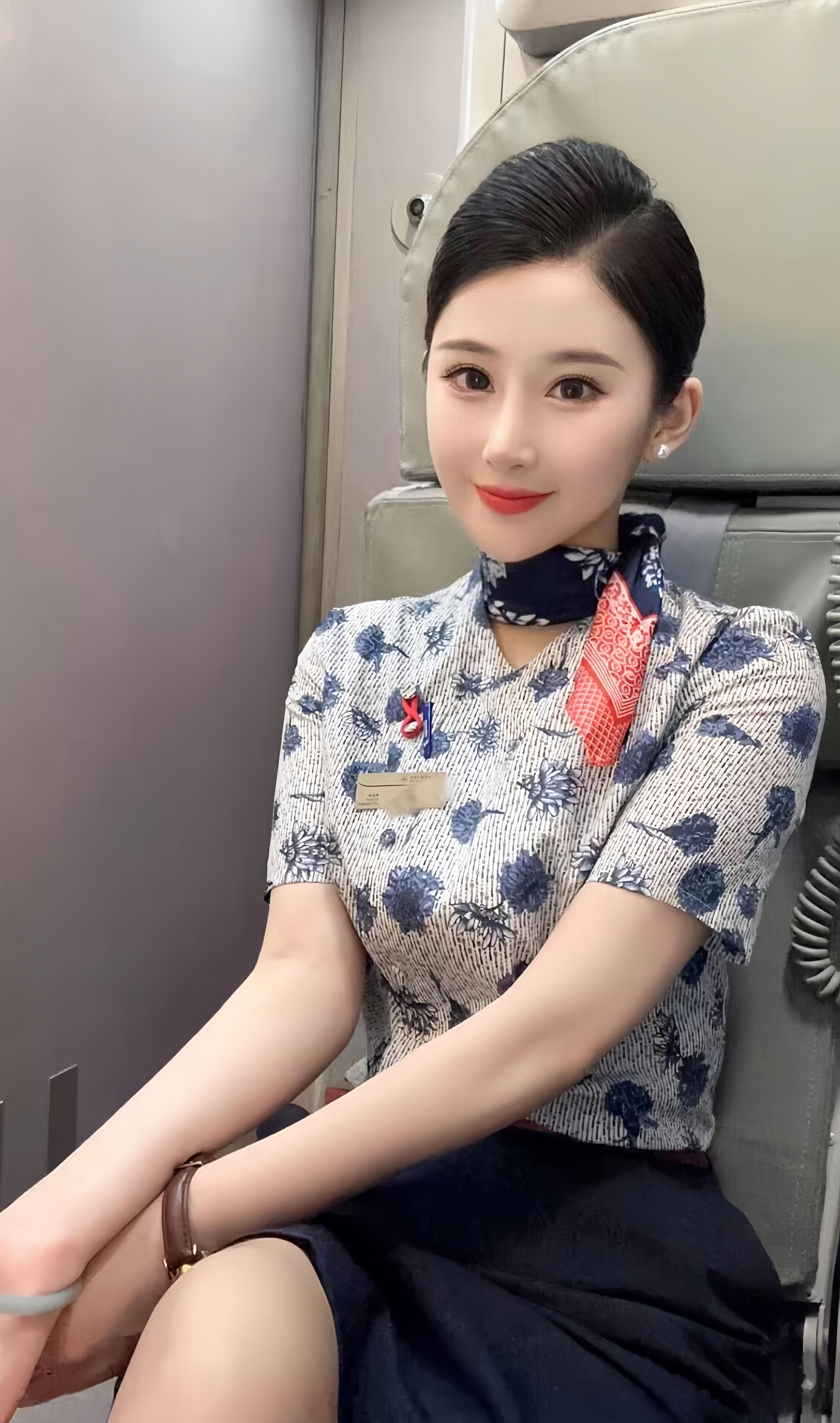 东航空姐的制服照，最美的空姐。​​​