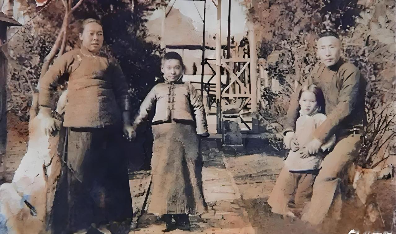 杨振宁先生和李政道先生的科学成就，大家都知道了，但吴健雄说的还少，我就说一下用实