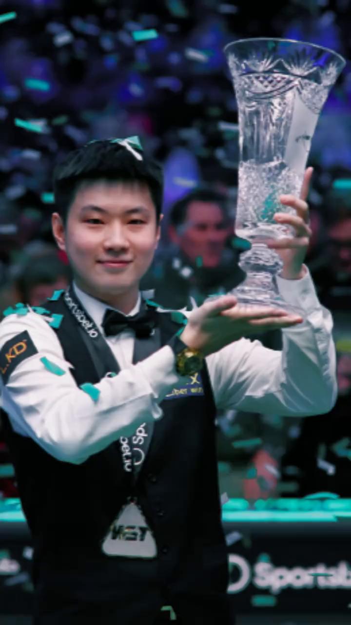 世界第一被人十比三打崩了，你猜赢家是谁？赵心童，29岁中国小伙，这赛季他干了件