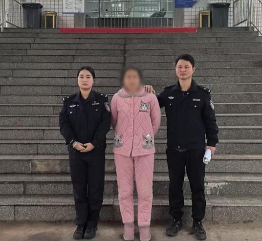 湖南常德，一60多岁男子多次与失足女交易后，发现这样太费钱了，于是找了个40多岁
