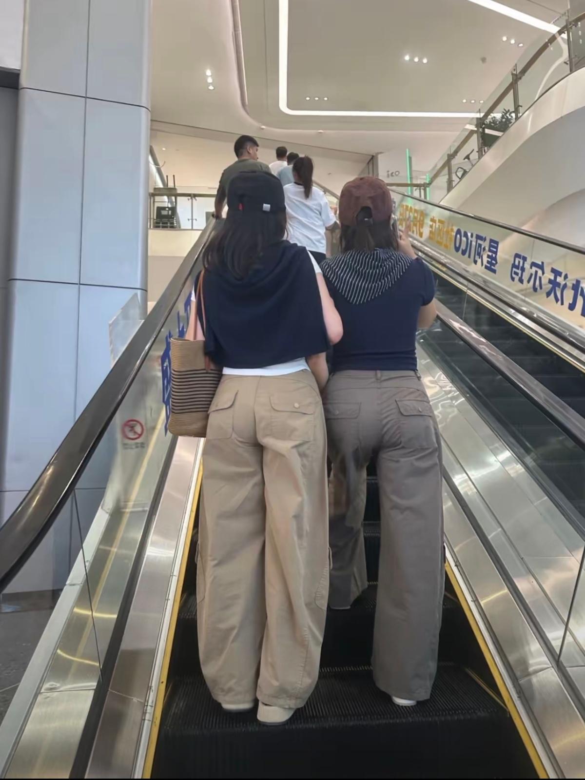 年轻身材好，穿啥都好看