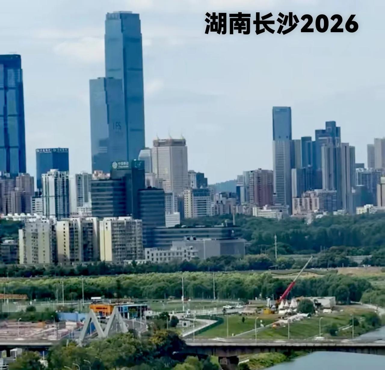 长沙城市其实还是有看头，某个角落看长沙城市气质还是有的！只是长沙的城市细节方面需