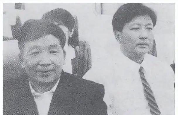 1994年冬天，哈尔滨大雪纷飞。53岁的赵连栋跪在养母李秀荣面前，哭着说安顿好了