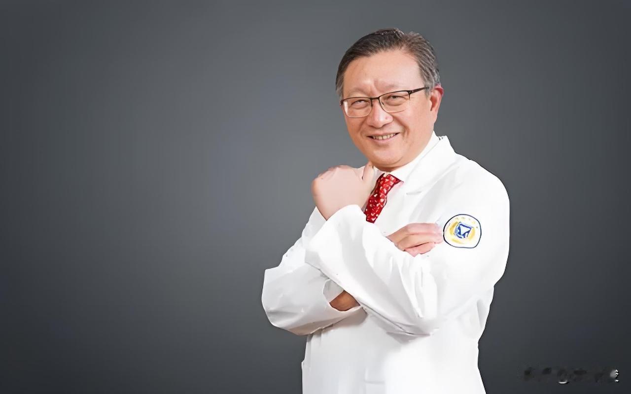 蔡秀军教授是我国知名微创外科、肝胆胰外科及腹部外科领域的领军专家，长期从事肝胆胰