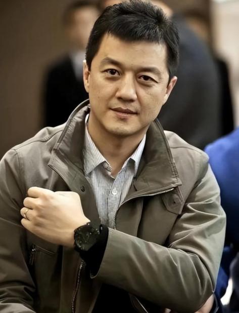 李亚鹏要翻盘了！看到比亚迪请他做代言，我才明白，一个人只要守得住自己，运气早
