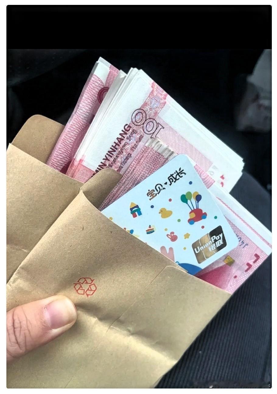 千万不要替孩子存钱。我有个朋友在银行上班，干了有六年了，上个月一起吃饭，她