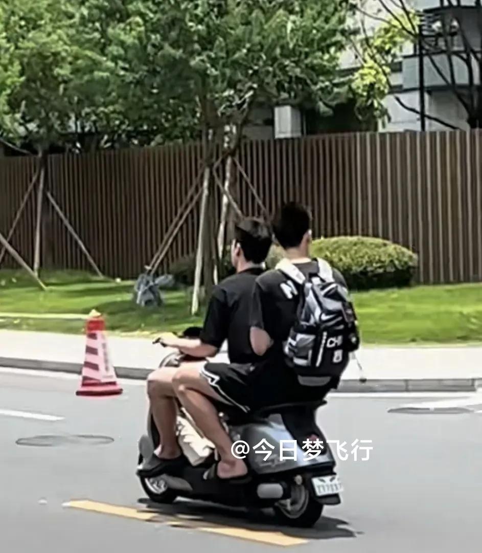 广东队四小虎配上了小电驴了吗？国青队广东四小虎杨溢、彰华非、陈家政、王洪泽前几
