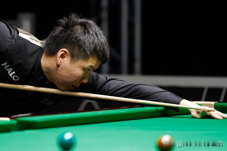 周跃龙能打硬仗恶仗北京时间12月19日凌晨四点，2025年斯诺克苏格兰公开赛1