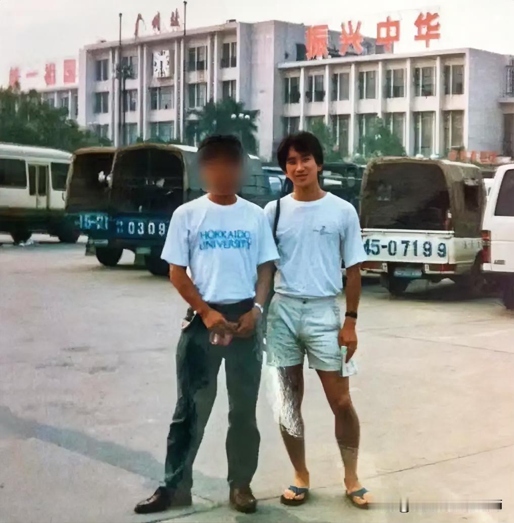 这是垂秀夫1986年在南京大学进修期间在中国旅游的照片！垂秀夫作为“中国通”，退
