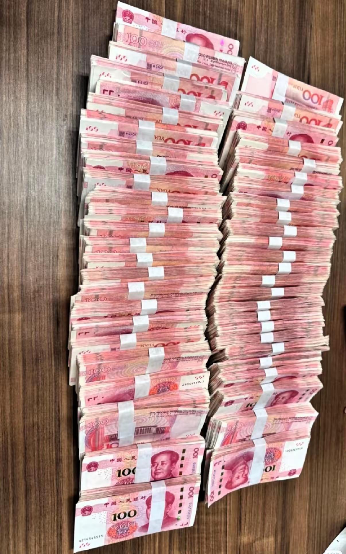 别再傻了！钱真的有灵性，机会摆在眼前不接，就是跟自己过不去！同样是拼命努力