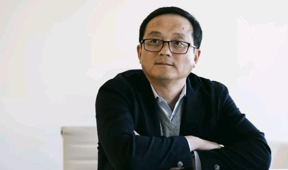 美国彭博社一篇消息，TP-Link老板赵建军世界路由器之王，花1百万美金购买特