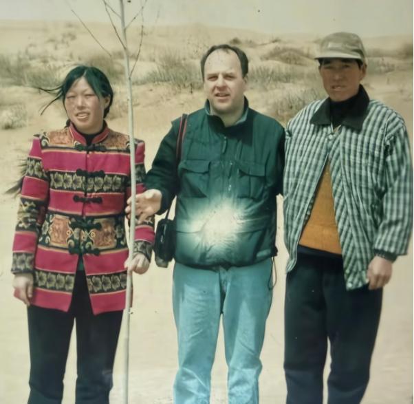 塞考斯一句话没说完，眼泪先流了下来：这次我要走了，可能再也没机会回来了。 临