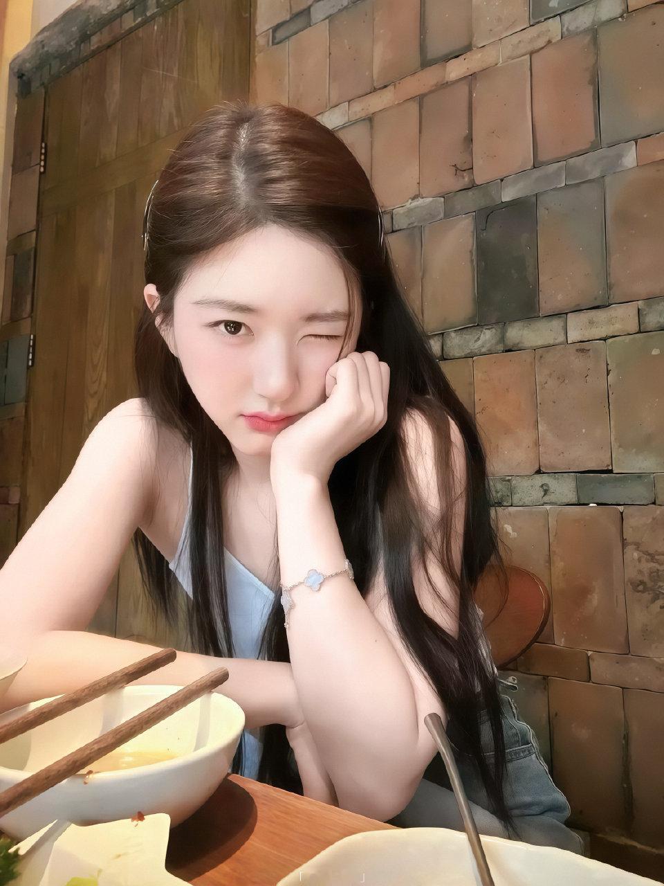 赵露思💜杏仁椰椰露发帖专用幸福不是越多越好，而是恰到好处；幸福不是脸上的虚