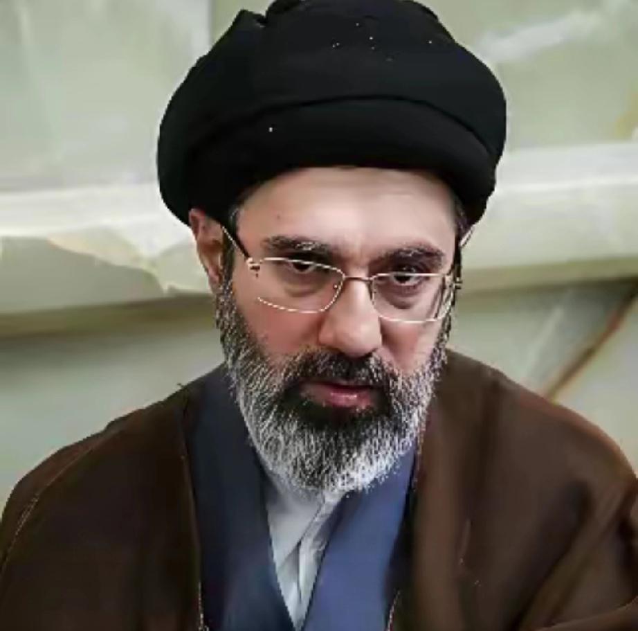 伊朗现在终于明白过来了，自己不管买什么装备都没用，现在的当务之急就是要把美国在自