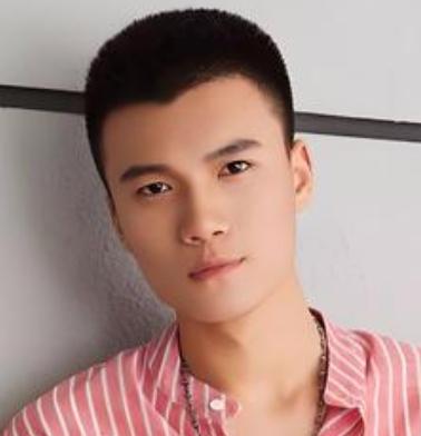 王凯近期接受东方卫视《东方新娱乐》采访时被问及如何看待外界对其“颜值”、“低音
