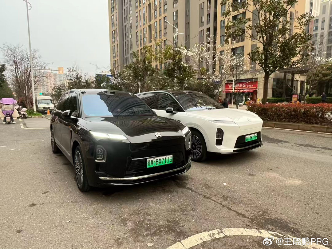 今天拍一下我兄弟的两台ES8