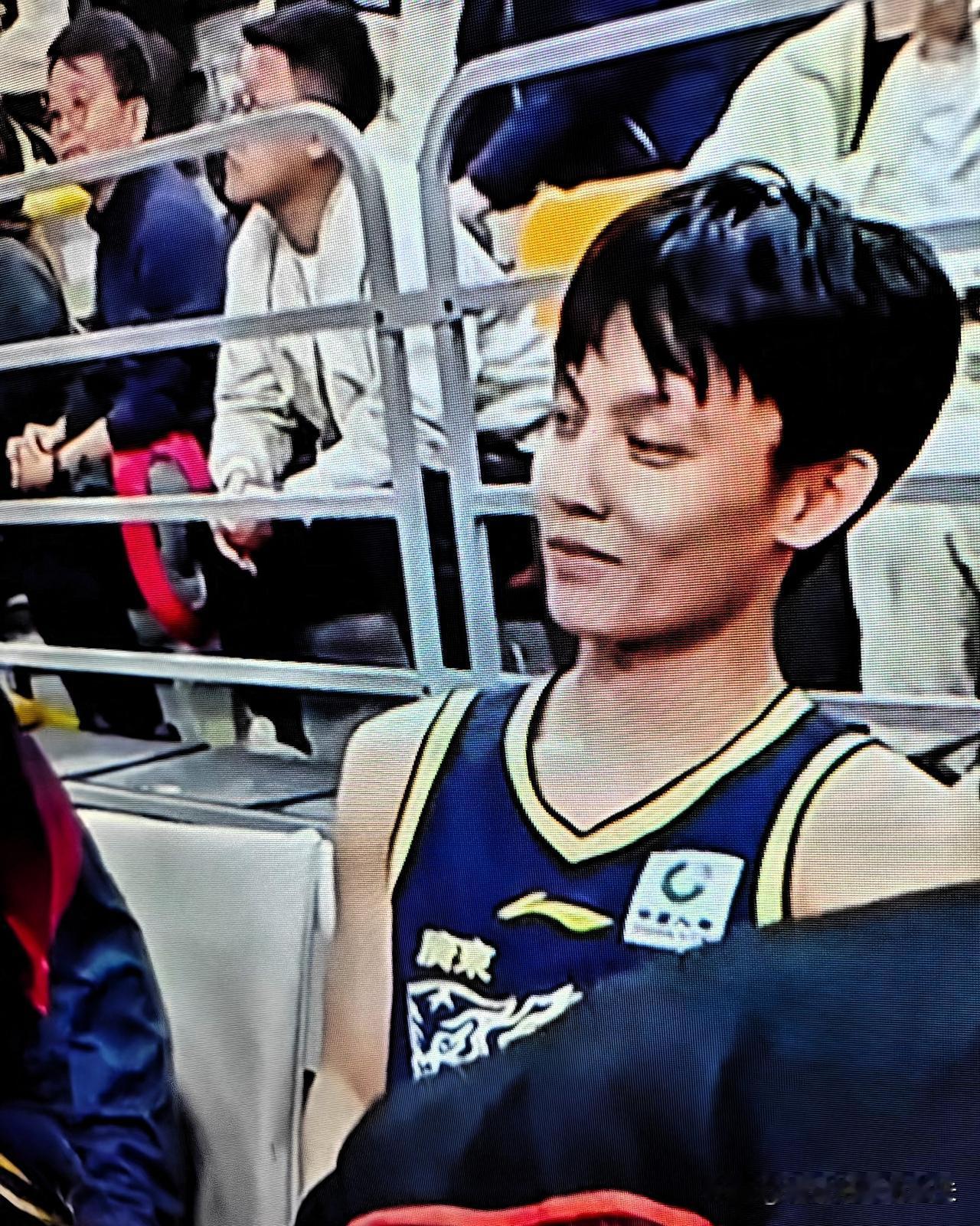 有一说一！全主力的广东宏远打上海队四六开，差距大概10-15分，这么说吧，全主力