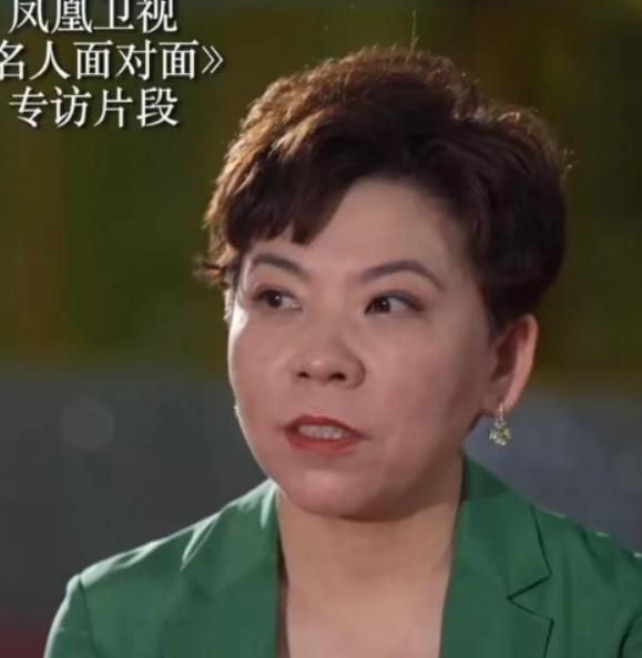 1997年，邓亚萍去清华大学读书，第一堂课，老师问她：“你的英语如何？”邓亚萍尴