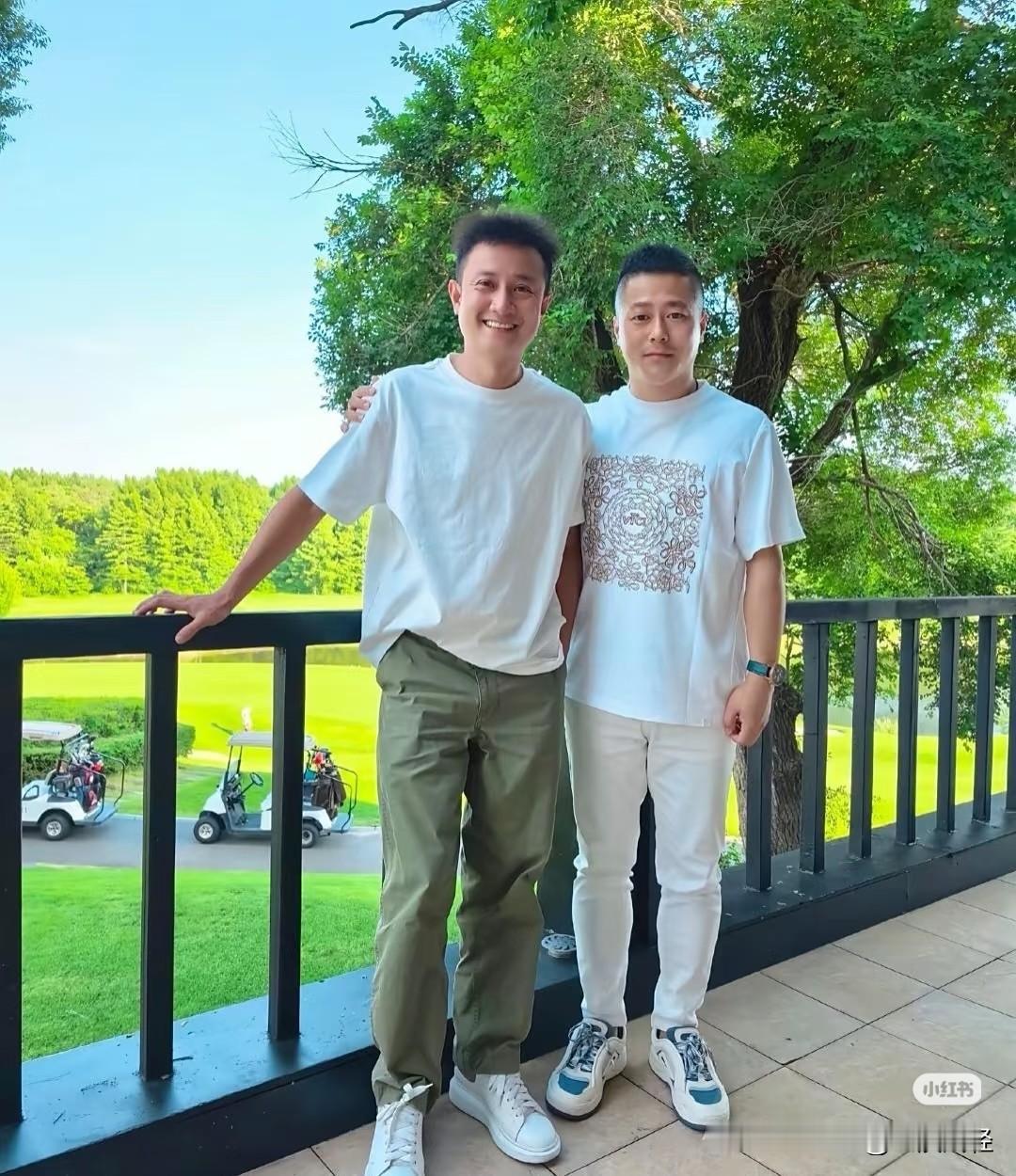 这个炸毛是文章吗？怎么变这样啦？差点没认出来。不仅胖了，而且他竟然连面相都变