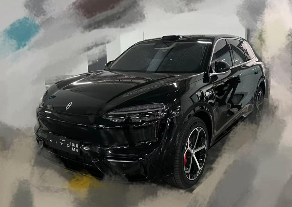 最近看到了刚刚曝光的问界M6。第一感受就是这款新车的体感真的非常大，大概率定位的