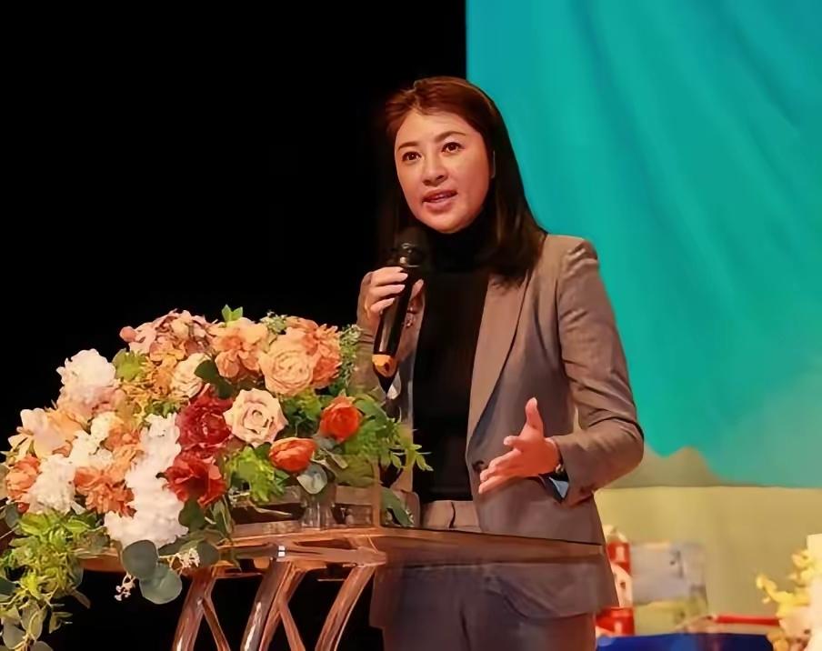许淑华和陈玉珍无视民进党的封锁毅然出席在厦门举行的海峡两岸论坛再次引轰动。台湾