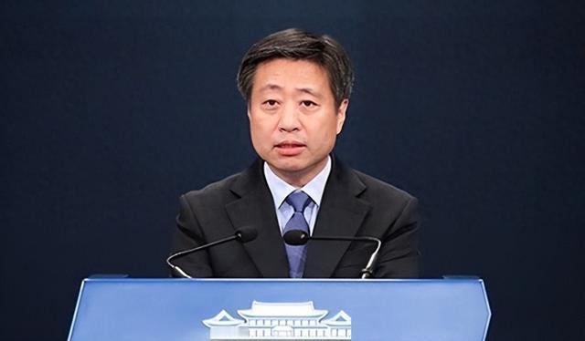 韩国总跟中国争文化？泡菜之争看透真实原因网上一直流传一句话，敢看不起美国的