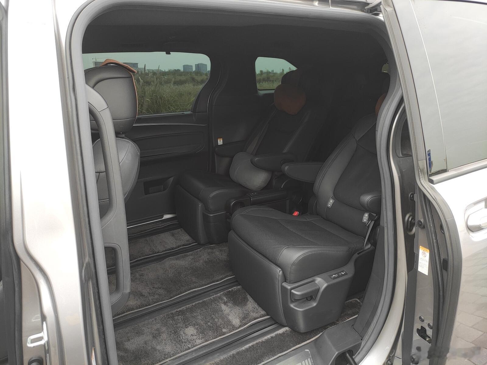 四年前加价买赛那，现如今还想天价卖二手！前两天验了一台丰田赛那，2022年4月上