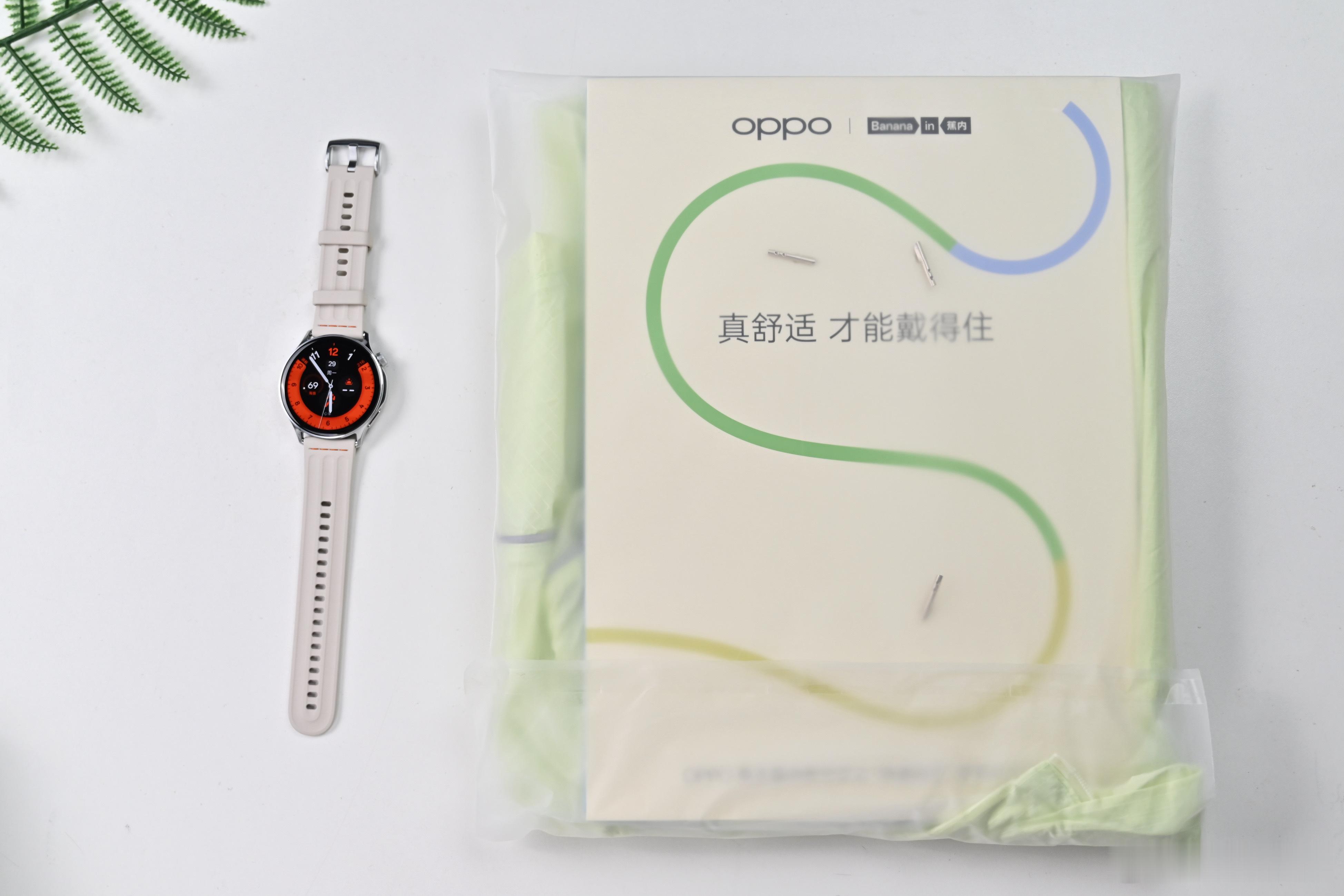 这是我见过最薄的智能表了，OPPO和焦内联名的这款轻智能手表OPPOWatch